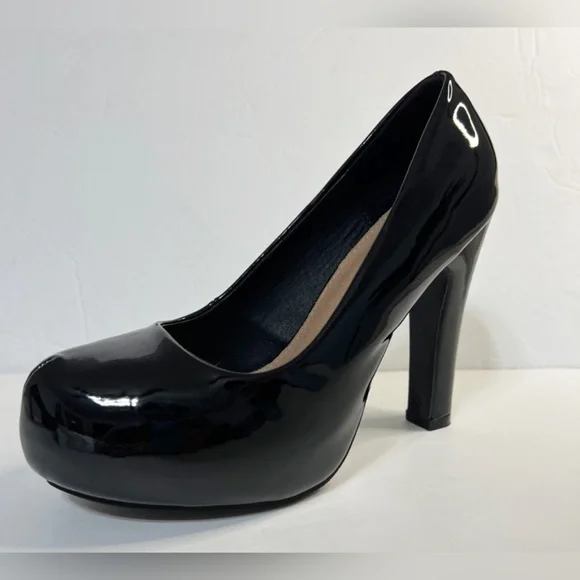 TORRID BLACK PATENT PLATFORM PUMP